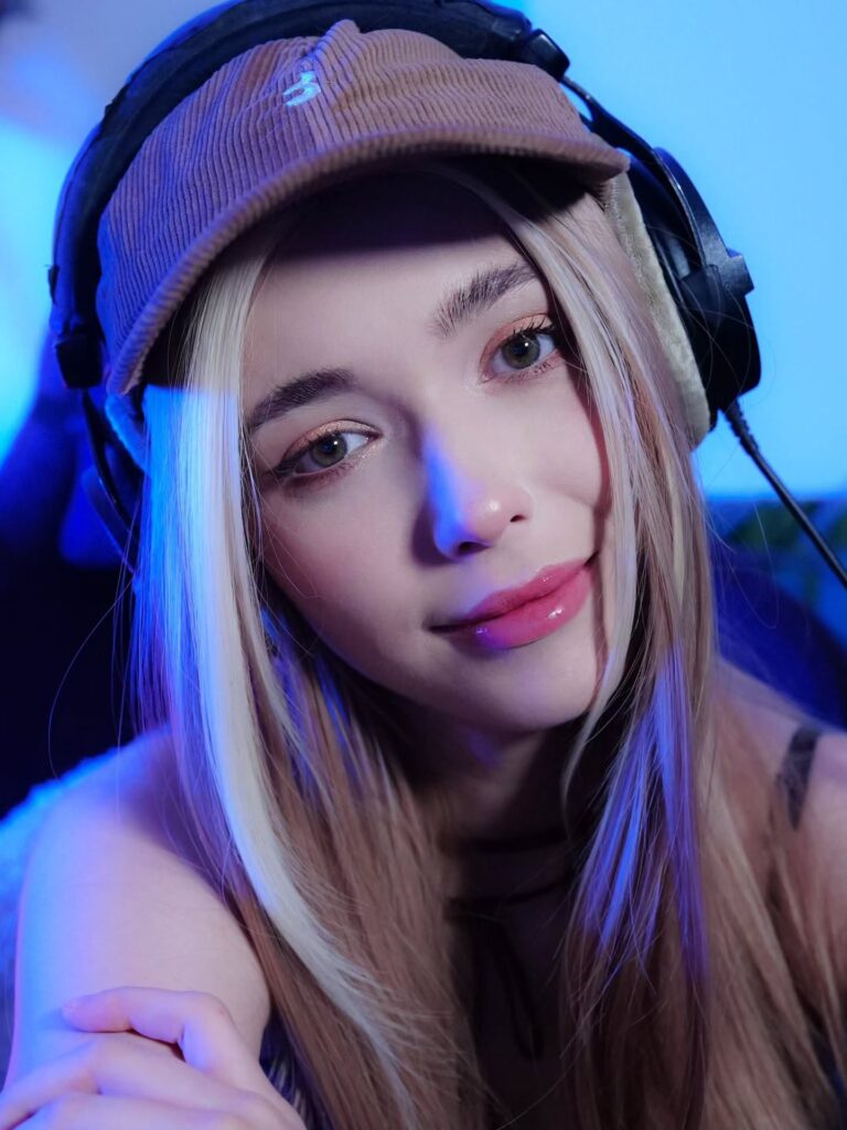 Mila Azul Bio: Age, Height, Career, Net Worth & More