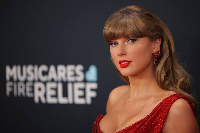 Taylor Swift: Age, Career, Net Worth & Marriage (2026)